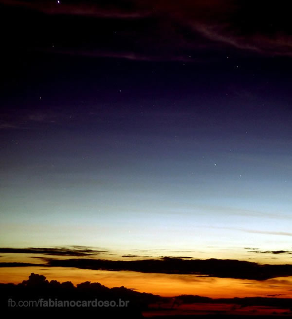 11月21日,摄于巴西巴拉那州的ISON彗星。