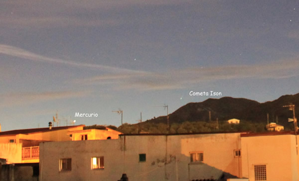 11月22日,摄于意大利西西里岛的ISON彗星。