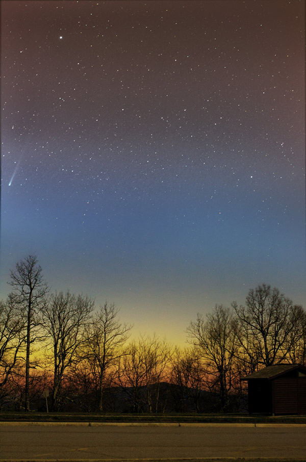 11月23日,摄于美国乔治亚州的ISON彗星。