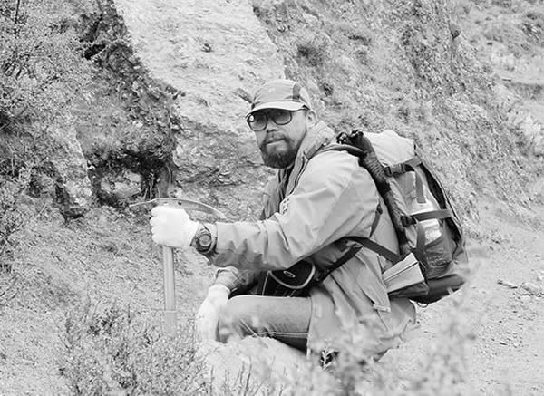 还原多彩的古昆虫世界——记中国科学院南京地质古生物研究所国家重点实验室研究员张海春