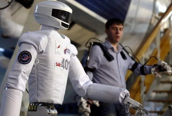 俄机器人宇航员SAR-401