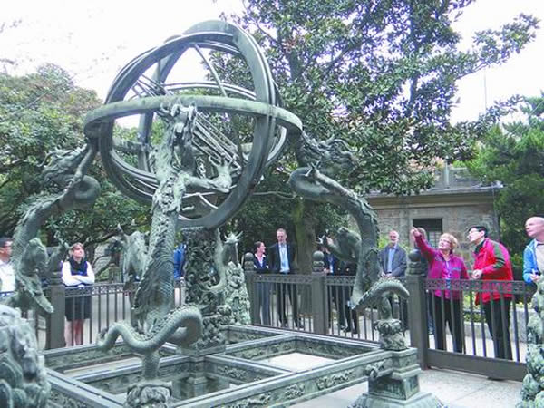 浑仪,铸造于明朝正统年间,由三重圆环组成,可测天体的赤道、黄道和地平坐标。1900年八国联军入侵北京时,此仪被掠至德国柏林,1920年归还我国。