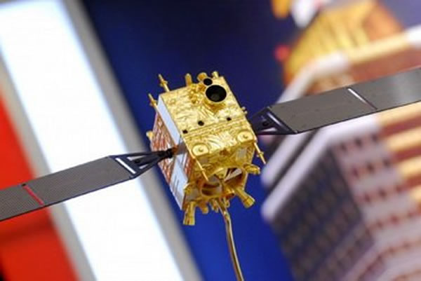 嫦娥二号原本只是一号的备份,一号星成功后“半路出家”改装成现在所见的模样,搭载高分辨率相机,为嫦娥三号探路。