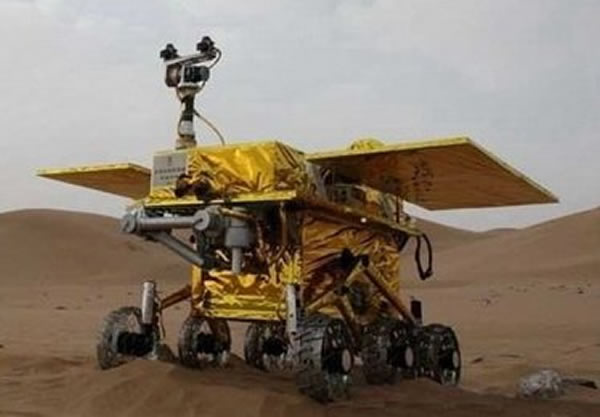 嫦娥三号携带的月球车,为保证月球车在月面夜间的极端低温中不被冻坏,月球车上安装了同位素热源用于夜间内部设备恒温。