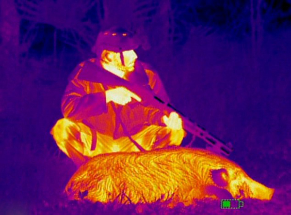 �������˽�ң�طɻ�6���²���300ͷҰ��