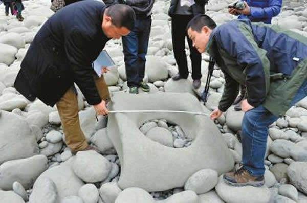 宝瓶口发现的石井圈