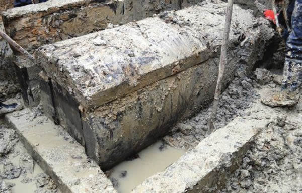 湖南村民挖出战国古墓出土青铜矛