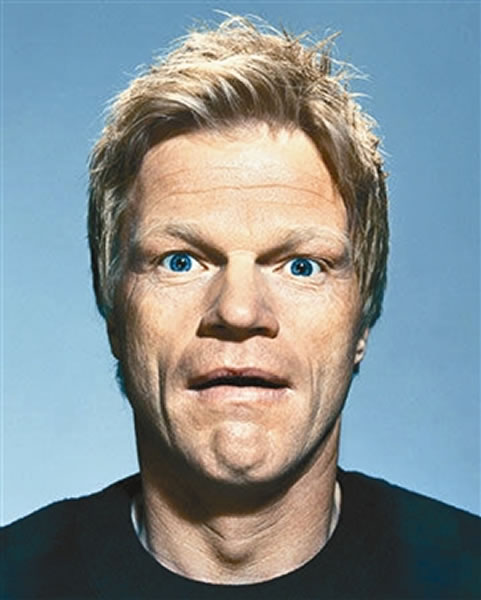 如果卡恩是黑头发,肤色再深点,就是一副标准老欧洲猎人容貌了。