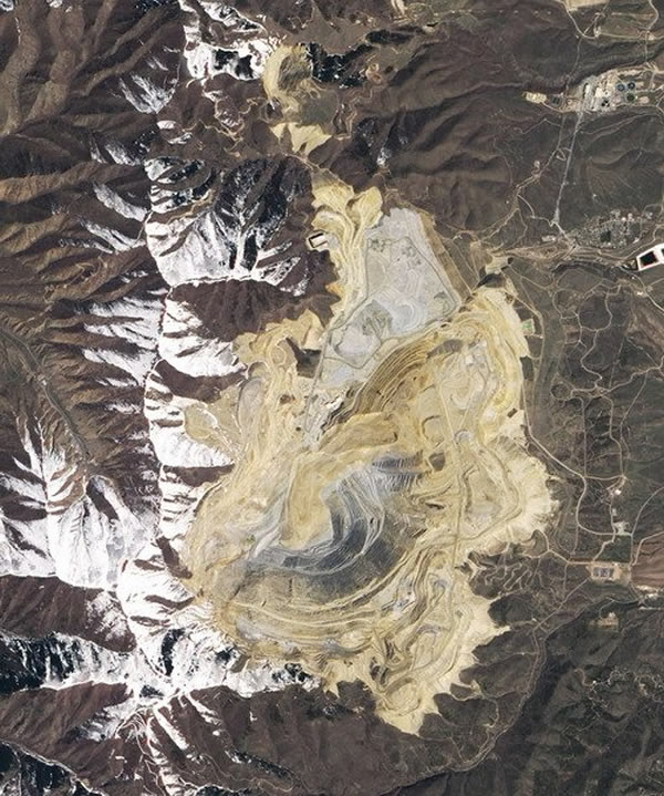 2013年5月2日,地球观测-1卫星拍摄到美国盐湖城宾汉姆峡谷矿区。