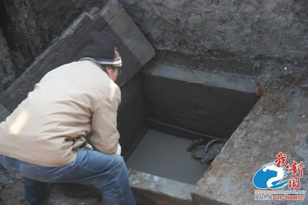 南京市六合区汉代古墓出土“保险柜”