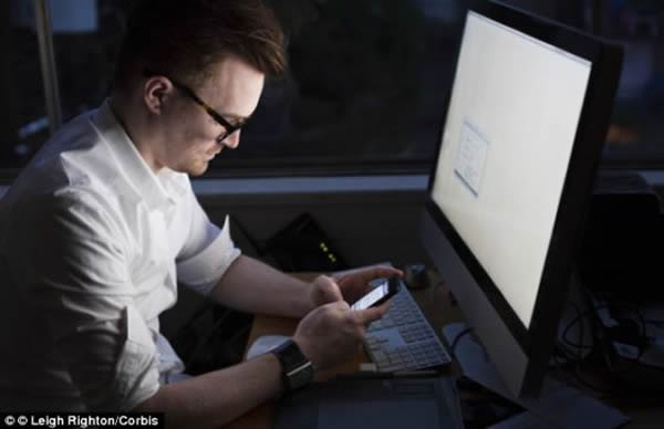 失眠对大脑造成的伤害类似于头部外伤产生的影响,它使大脑内和脑损伤有关的化学物质剧增。