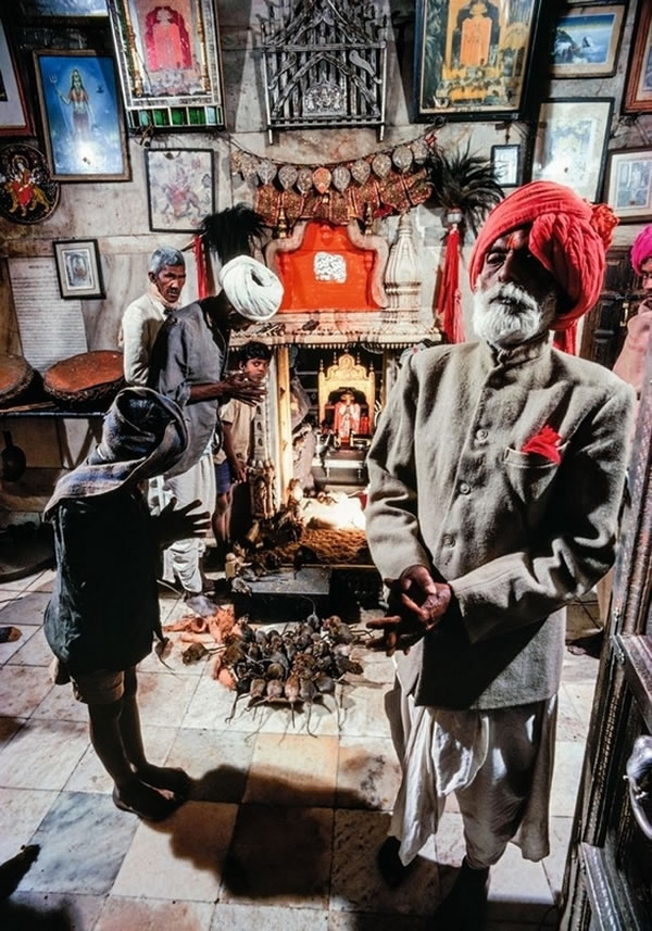 1976꣬Ƭղķ˹˹̹ƶ£James L. Stanfieldӡȡ