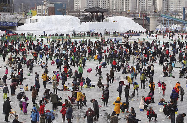 韩国江原道迎来一年一度的华川山鳟鱼节