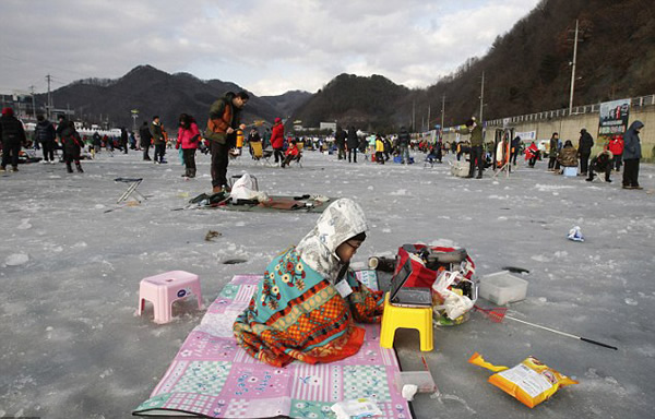 韩国江原道迎来一年一度的华川山鳟鱼节