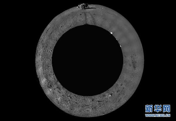 全景相机拍摄的巡视器周边360°范围的全景镶嵌影像图,采用方位投影方式表达(2012年12月23日摄)。