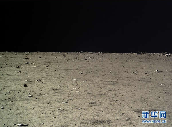 地形地貌相机拍摄的月面图像(2013年12月18日01时14分摄)。