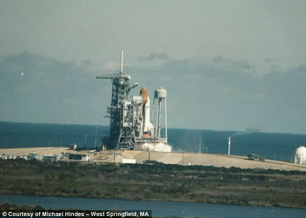 1986年1月28日,“挑战者”号航天飞机等待发射。这是它的第九次发射,也是最后一次。升空后不久,“挑战者”号发生爆炸,7名宇航员全部罹难