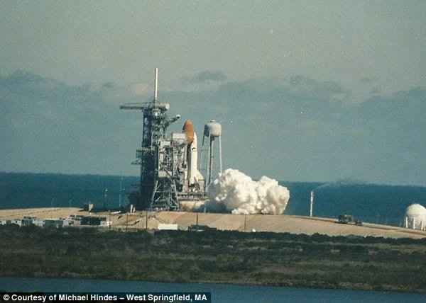 在祖母家的阁楼,Reddit用户“美国胡子”发现了这些照片而后上传到网上,纪念这场发生在大约30年前的空难事故