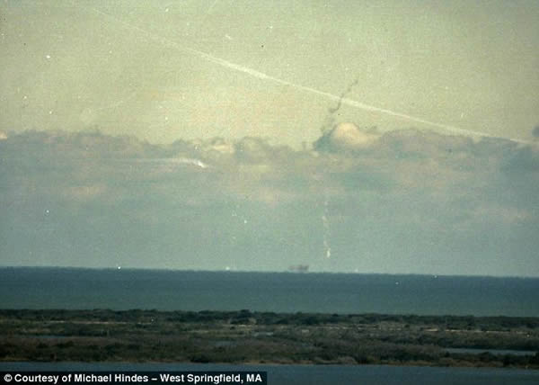 “挑战者”号空难后,宇航局的航天飞机计划暂停3年。1988年9月29日,“发现”号航天飞机发射升空。2013年,宇航局的航天飞机计划退出历史舞台,美国宇航员只能