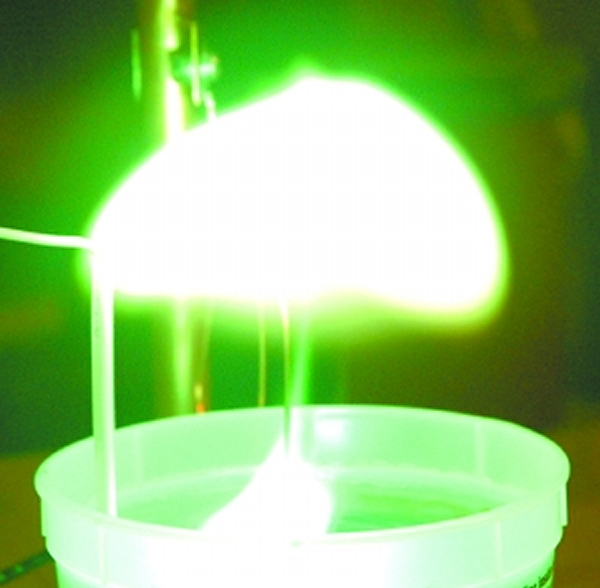 中国科学家首次拍到在雷暴天气出现的球状闪电视频