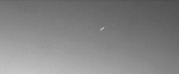 不明飞行物的飞行尾迹与火箭发射有些类似