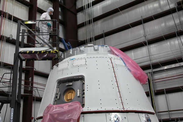 “龙”式无人驾驶货运飞船将对国际空间站进行补给