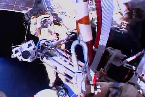 2013年11月9日,奥运火炬在国际空间站之外完成了“太空传递”。