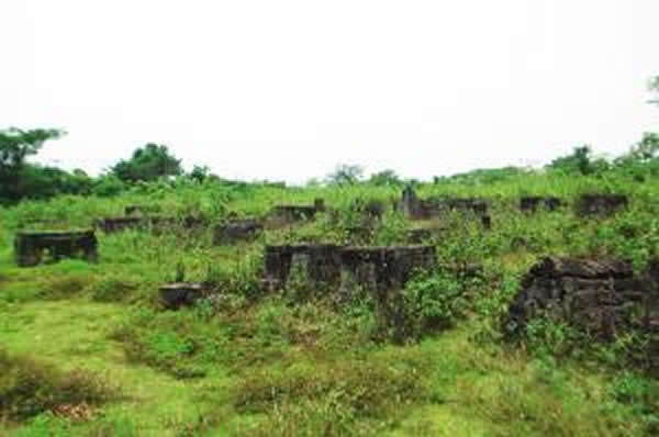 海口市遵谭镇涌潭村的蔡氏古墓群