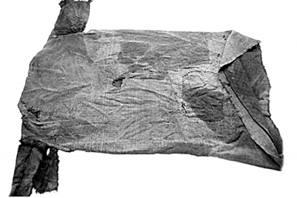 雪块里发现的毛衣保存完整