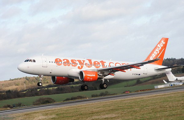 Ӣ��A320�ͻ�����ʱ����紵ƫ�ܵ������Ƚ�