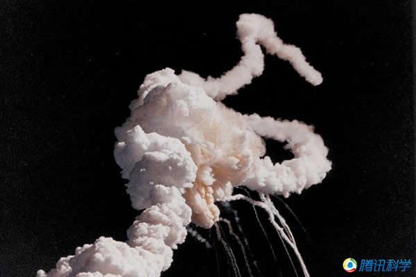 ������ֵĺ���ɻ����ӹ�������135����������һ�η���ʧ�ܣ�һ����½ʧ��