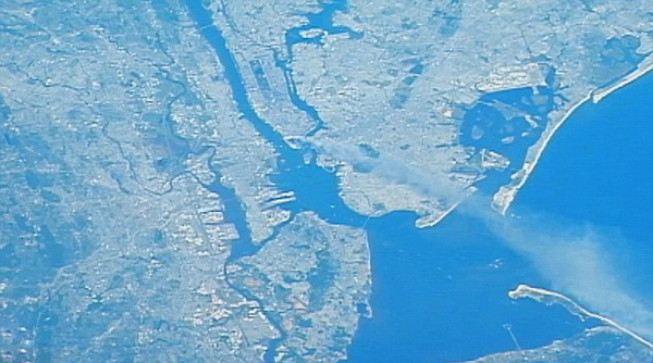 美国宇航员从太空拍摄到的9.11恐怖袭击