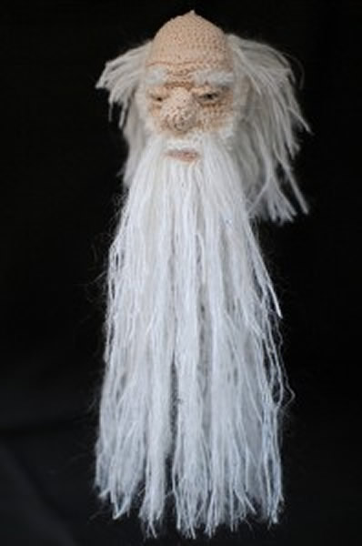 以钩针编织法制作的达尔文悬浮头像