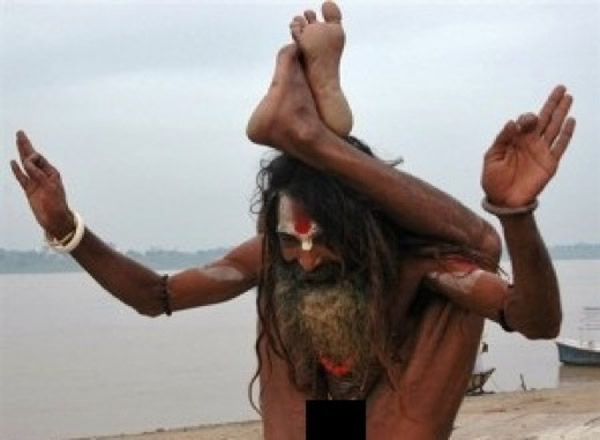 印度恒河的恐怖“食尸族”