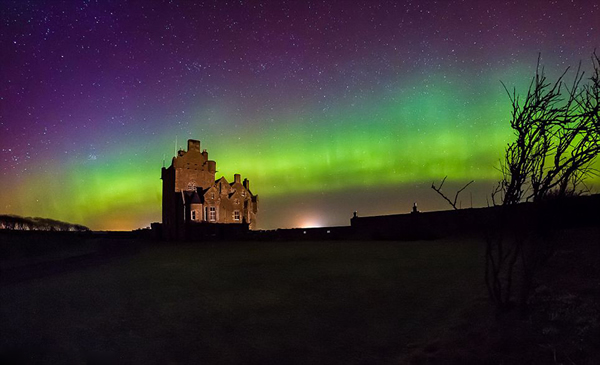 地球磁场风暴为英国上空带来罕见北极光