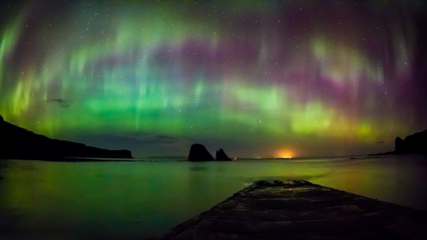 地球磁场风暴为英国上空带来罕见北极光