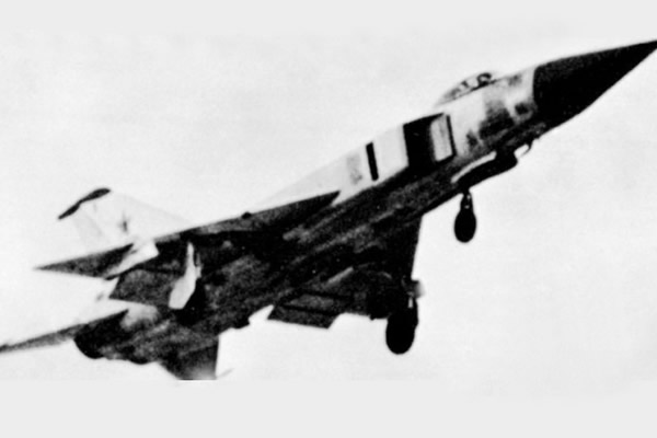 发射两枚导弹将客机击落的SU-15型战斗机。