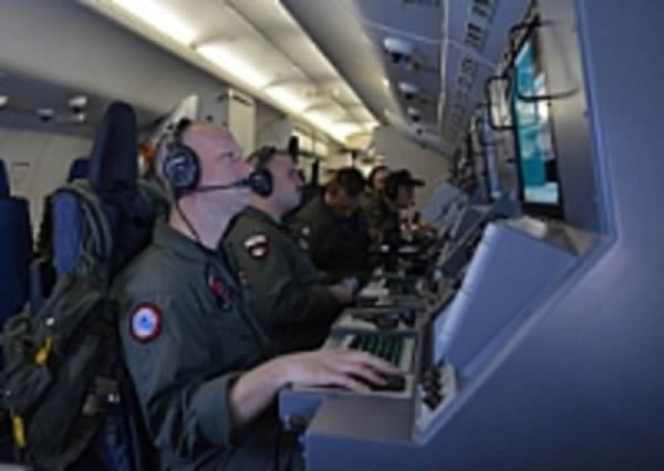 美海神巡逻机投入搜寻马航客机P-8A海神式多任务海上长程巡逻机的先进配备,有助搜寻马航失踪客机。