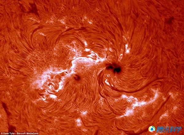 ̩����һλ���������İ����ߣ���29��ʱӵ�е�һ̨��Զ�����˺�ʼ�������Ĺ۲����Ӱ��ͼ���������̫��������̬���档