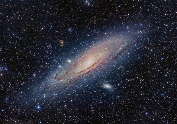 美国天文爱好者自制仪器在后花园拍美丽星云