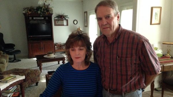 美国红外线摄影机拍野鹿竟然拍到树林中的UFO