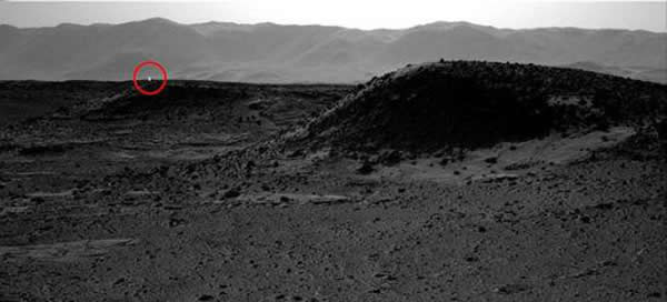 “好奇”号从火星上发回的最新照片中发现神秘亮光