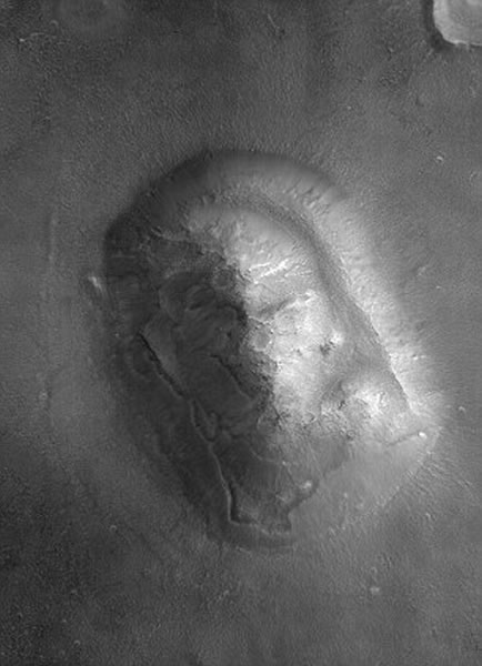 1976年7月25日,美国宇航局的“海盗1”号飞船拍摄到火星上一个区域的照片