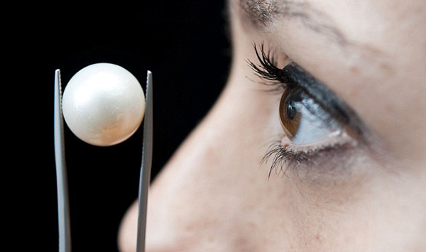 Ӣ��Ů���ڶ����з�������������һ����ȻԲ������