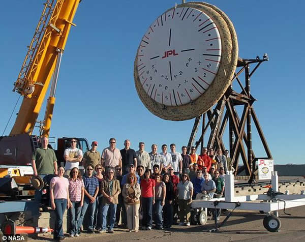 美国宇航局最新研制一种“飞碟”太空降落伞