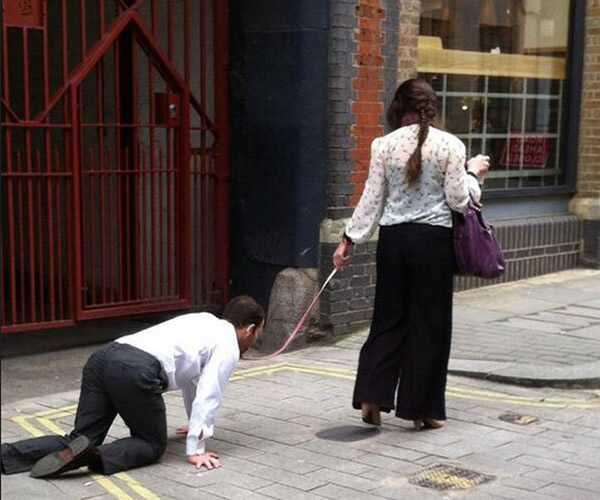 Ӣ���׶ؽ�ͷ�б�Ů����ǣ