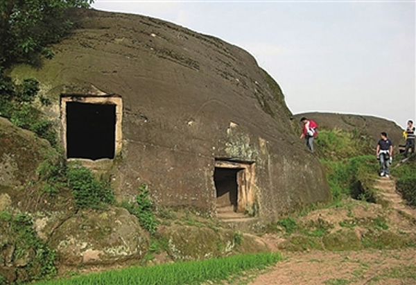 重庆忠县涂井乡境内发现48座神秘古石屋