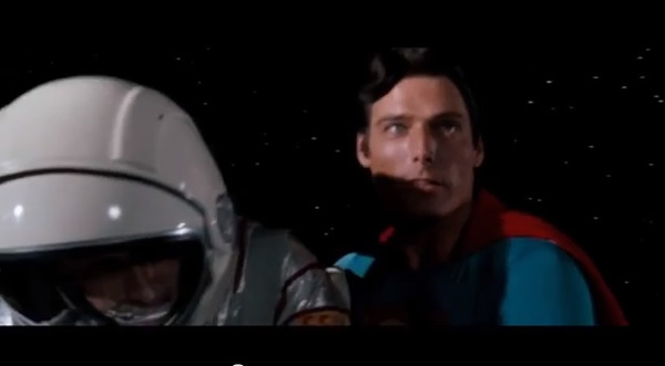 超人出现救人,但原来只是为了“补镬”。