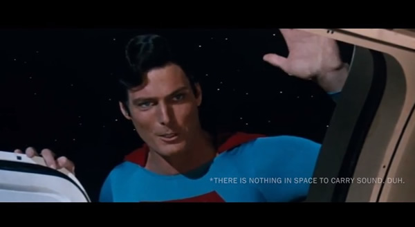 超人讲再见,但制作者在右下角备注指太空中不能传送声波。