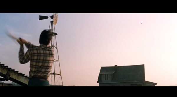 短片最后才播放超人打棒球惹的祸。